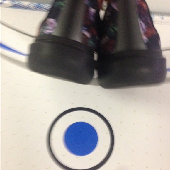 Flip on sneakers Black/Floral print size 9 1/2 - Picture 3 of 8